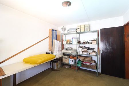 Casa à venda com 324m², 5 quartos e 4 vagas Casa à venda com 324m², 5 quartos e 4 vagasQuarto 1 fundos