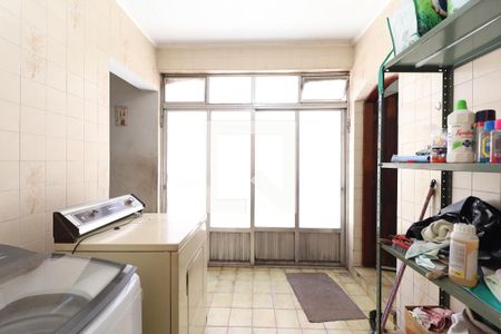 Casa à venda com 324m², 5 quartos e 4 vagas Casa à venda com 324m², 5 quartos e 4 vagasÁrea de serviço