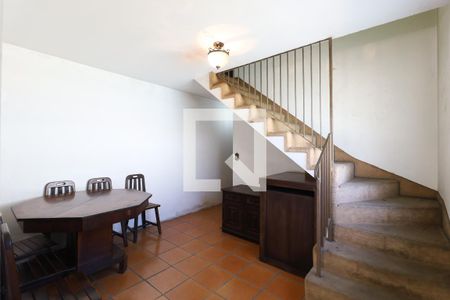 Casa à venda com 324m², 5 quartos e 4 vagas Casa à venda com 324m², 5 quartos e 4 vagasSala fundos