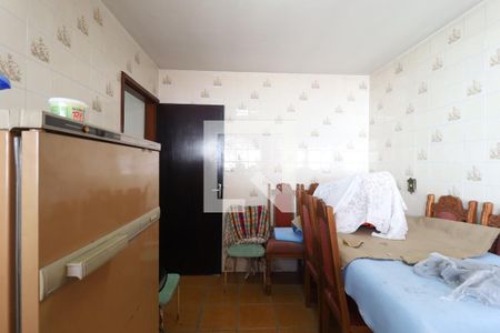 Casa à venda com 324m², 5 quartos e 4 vagas Casa à venda com 324m², 5 quartos e 4 vagasCozinha fundos