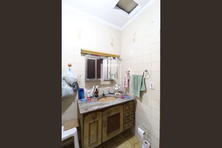 Casa à venda com 324m², 5 quartos e 4 vagas Casa à venda com 324m², 5 quartos e 4 vagasBanheiro 1