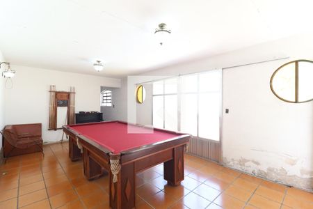 Casa à venda com 324m², 5 quartos e 4 vagas Casa à venda com 324m², 5 quartos e 4 vagasSala fundos