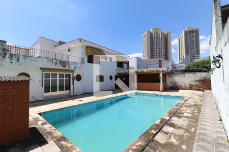 Casa à venda com 324m², 5 quartos e 4 vagas Casa à venda com 324m², 5 quartos e 4 vagasQuintal