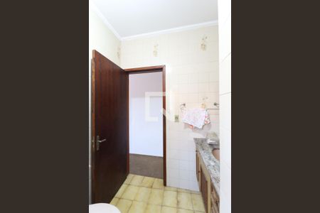 Casa à venda com 324m², 5 quartos e 4 vagas Casa à venda com 324m², 5 quartos e 4 vagasBanheiro Suíte