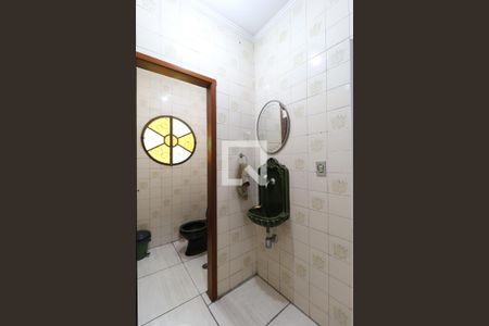 Casa à venda com 324m², 5 quartos e 4 vagas Casa à venda com 324m², 5 quartos e 4 vagasBanheiro 2