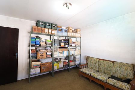 Casa à venda com 324m², 5 quartos e 4 vagas Casa à venda com 324m², 5 quartos e 4 vagasQuarto 2 fundos