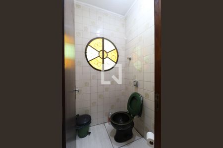 Casa à venda com 324m², 5 quartos e 4 vagas Casa à venda com 324m², 5 quartos e 4 vagasBanheiro 2