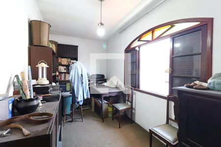 Casa à venda com 324m², 5 quartos e 4 vagas Casa à venda com 324m², 5 quartos e 4 vagasQuarto 1