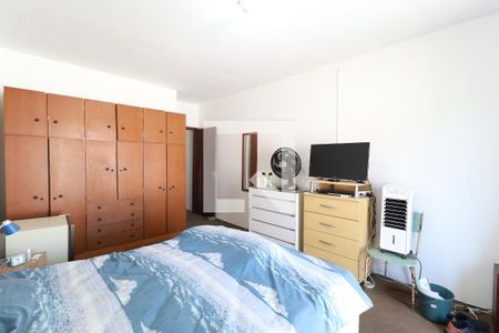 Casa à venda com 324m², 5 quartos e 4 vagas Casa à venda com 324m², 5 quartos e 4 vagasQuarto 2