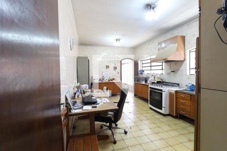 Casa à venda com 324m², 5 quartos e 4 vagas Casa à venda com 324m², 5 quartos e 4 vagasCozinha