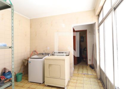 Casa à venda com 324m², 5 quartos e 4 vagas Casa à venda com 324m², 5 quartos e 4 vagasÁrea de serviço