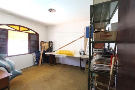 Casa à venda com 324m², 5 quartos e 4 vagas Casa à venda com 324m², 5 quartos e 4 vagasQuarto 1 fundos