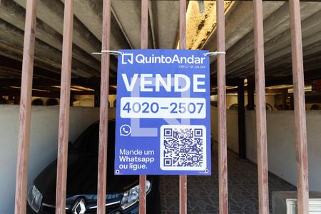 Casa à venda com 324m², 5 quartos e 4 vagas Casa à venda com 324m², 5 quartos e 4 vagasPlaca