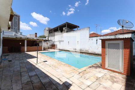 Casa à venda com 324m², 5 quartos e 4 vagas Casa à venda com 324m², 5 quartos e 4 vagasQuintal