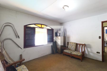 Casa à venda com 324m², 5 quartos e 4 vagas Casa à venda com 324m², 5 quartos e 4 vagasQuarto 2 fundos