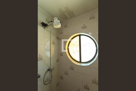 Casa à venda com 324m², 5 quartos e 4 vagas Casa à venda com 324m², 5 quartos e 4 vagasBanheiro fundos