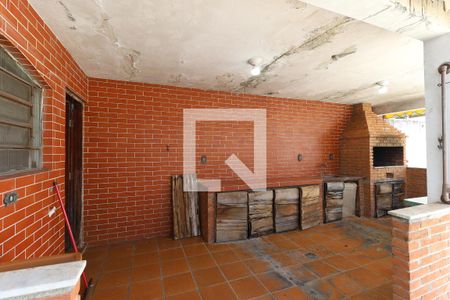 Casa à venda com 324m², 5 quartos e 4 vagas Casa à venda com 324m², 5 quartos e 4 vagasQuintal