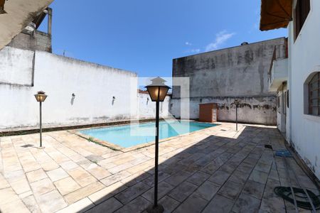 Casa à venda com 324m², 5 quartos e 4 vagas Casa à venda com 324m², 5 quartos e 4 vagasQuintal