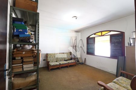 Casa à venda com 324m², 5 quartos e 4 vagas Casa à venda com 324m², 5 quartos e 4 vagasQuarto 2 fundos