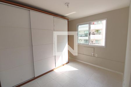 Suíte de apartamento para alugar com 2 quartos, 64m² em Vila Valqueire, Rio de Janeiro