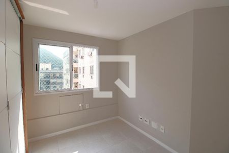 Suíte de apartamento para alugar com 2 quartos, 64m² em Vila Valqueire, Rio de Janeiro