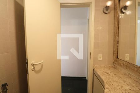 Apartamento para alugar com 200m², 4 quartos e 2 vagas Apartamento para alugar com 200m², 4 quartos e 2 vagasBanheiro Social