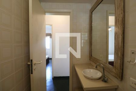 Apartamento para alugar com 200m², 4 quartos e 2 vagas Apartamento para alugar com 200m², 4 quartos e 2 vagasBanheiro Social 2