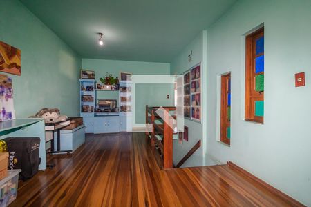 Sala do segundo andar de casa à venda com 3 quartos, 420m² em Partenon, Porto Alegre