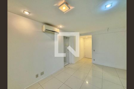 Sala de apartamento à venda com 2 quartos, 71m² em Barra da Tijuca, Rio de Janeiro