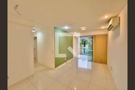 Sala de apartamento à venda com 2 quartos, 71m² em Barra da Tijuca, Rio de Janeiro