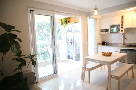 Sala/Cozinha de apartamento para alugar com 3 quartos, 75m² em Setor Bueno, Goiânia