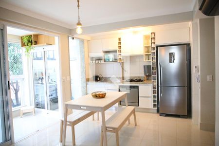 Sala/Cozinha de apartamento para alugar com 3 quartos, 75m² em Setor Bueno, Goiânia