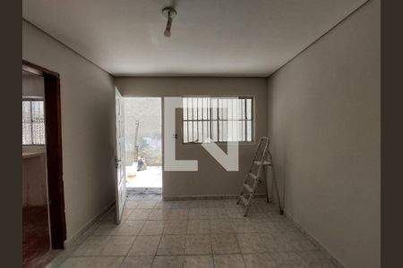 Sala de casa para alugar com 4 quartos, 200m² em Parque Alves de Lima, São Paulo