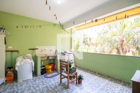 Casa à venda com 130m², 3 quartos e 3 vagas Casa à venda com 130m², 3 quartos e 3 vagasÁrea de Serviço (Casa Principal)