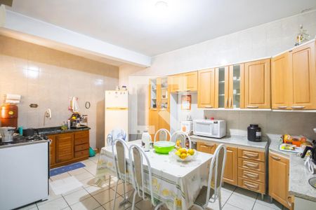 Casa à venda com 130m², 3 quartos e 3 vagas Casa à venda com 130m², 3 quartos e 3 vagasCozinha (Casa Principal)