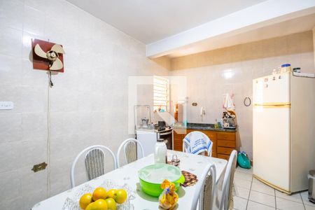 Casa à venda com 130m², 3 quartos e 3 vagas Casa à venda com 130m², 3 quartos e 3 vagasCozinha (Casa Principal)