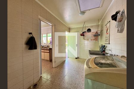 Casa para alugar com 500m², 4 quartos e 5 vagas Casa para alugar com 500m², 4 quartos e 5 vagasLavanderia