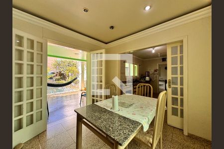 Casa para alugar com 500m², 4 quartos e 5 vagas Casa para alugar com 500m², 4 quartos e 5 vagasCozinha