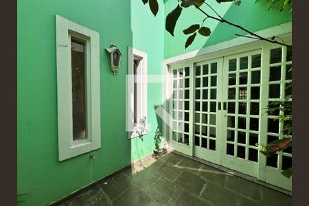 Casa para alugar com 500m², 4 quartos e 5 vagas Casa para alugar com 500m², 4 quartos e 5 vagasJardim de inverno