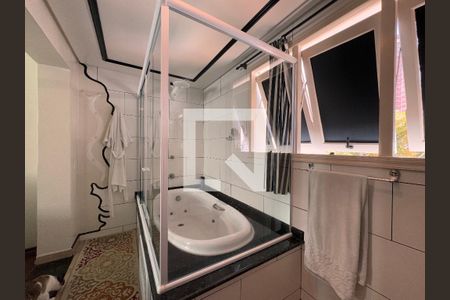 Casa para alugar com 500m², 4 quartos e 5 vagas Casa para alugar com 500m², 4 quartos e 5 vagasBanheiro da Suíte 1