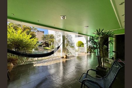 Casa para alugar com 500m², 4 quartos e 5 vagas Casa para alugar com 500m², 4 quartos e 5 vagasVaranda