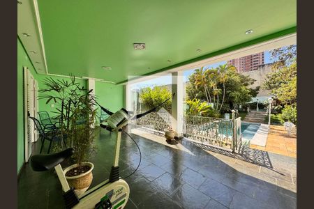 Casa para alugar com 500m², 4 quartos e 5 vagas Casa para alugar com 500m², 4 quartos e 5 vagasVaranda