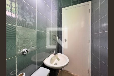 Casa para alugar com 500m², 4 quartos e 5 vagas Casa para alugar com 500m², 4 quartos e 5 vagasBanheiro 1