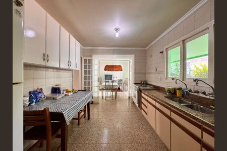 Casa para alugar com 500m², 4 quartos e 5 vagas Casa para alugar com 500m², 4 quartos e 5 vagasCozinha
