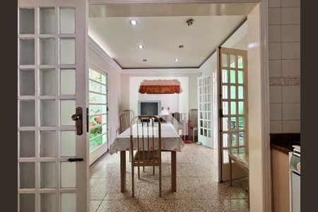 Casa para alugar com 500m², 4 quartos e 5 vagas Casa para alugar com 500m², 4 quartos e 5 vagasCozinha