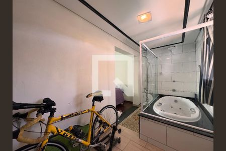 Casa para alugar com 500m², 4 quartos e 5 vagas Casa para alugar com 500m², 4 quartos e 5 vagasBanheiro da Suíte 1