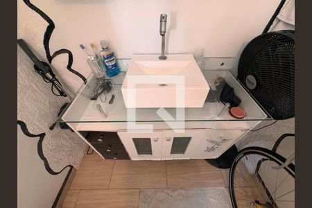 Casa para alugar com 500m², 4 quartos e 5 vagas Casa para alugar com 500m², 4 quartos e 5 vagasBanheiro da Suíte 1