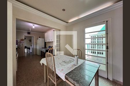 Casa para alugar com 500m², 4 quartos e 5 vagas Casa para alugar com 500m², 4 quartos e 5 vagasCozinha