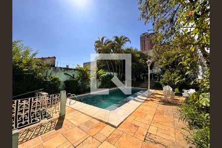 Casa para alugar com 500m², 4 quartos e 5 vagas Casa para alugar com 500m², 4 quartos e 5 vagasPiscina