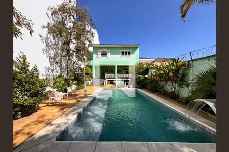 Casa para alugar com 500m², 4 quartos e 5 vagas Casa para alugar com 500m², 4 quartos e 5 vagasPiscina